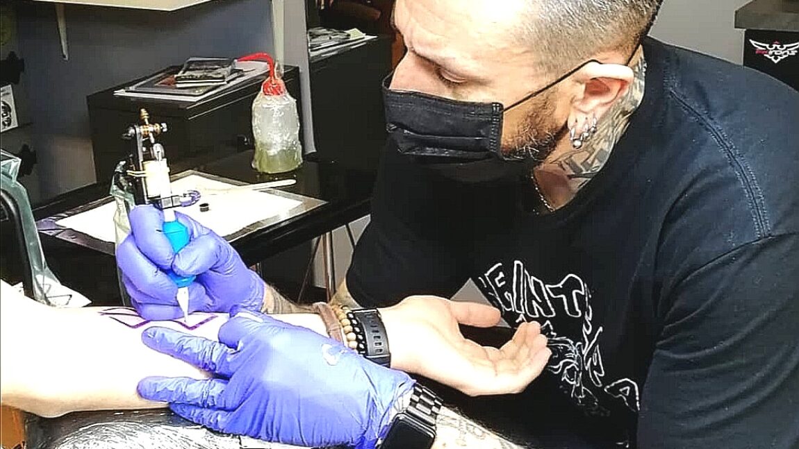 Inchiostri colorati per tatuaggi: il parere scientifico dell’ECHA